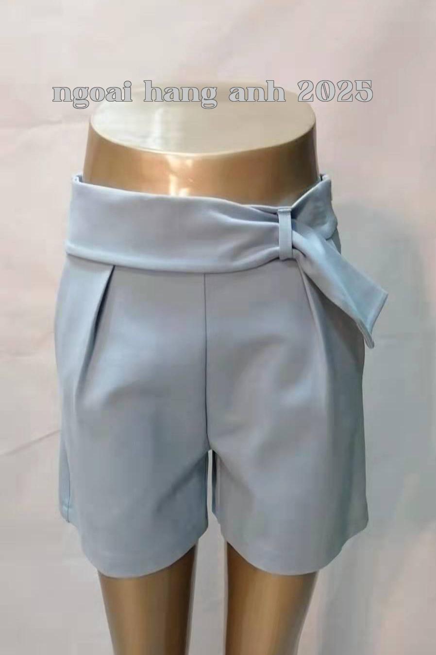 Quần dài màu xanh lam